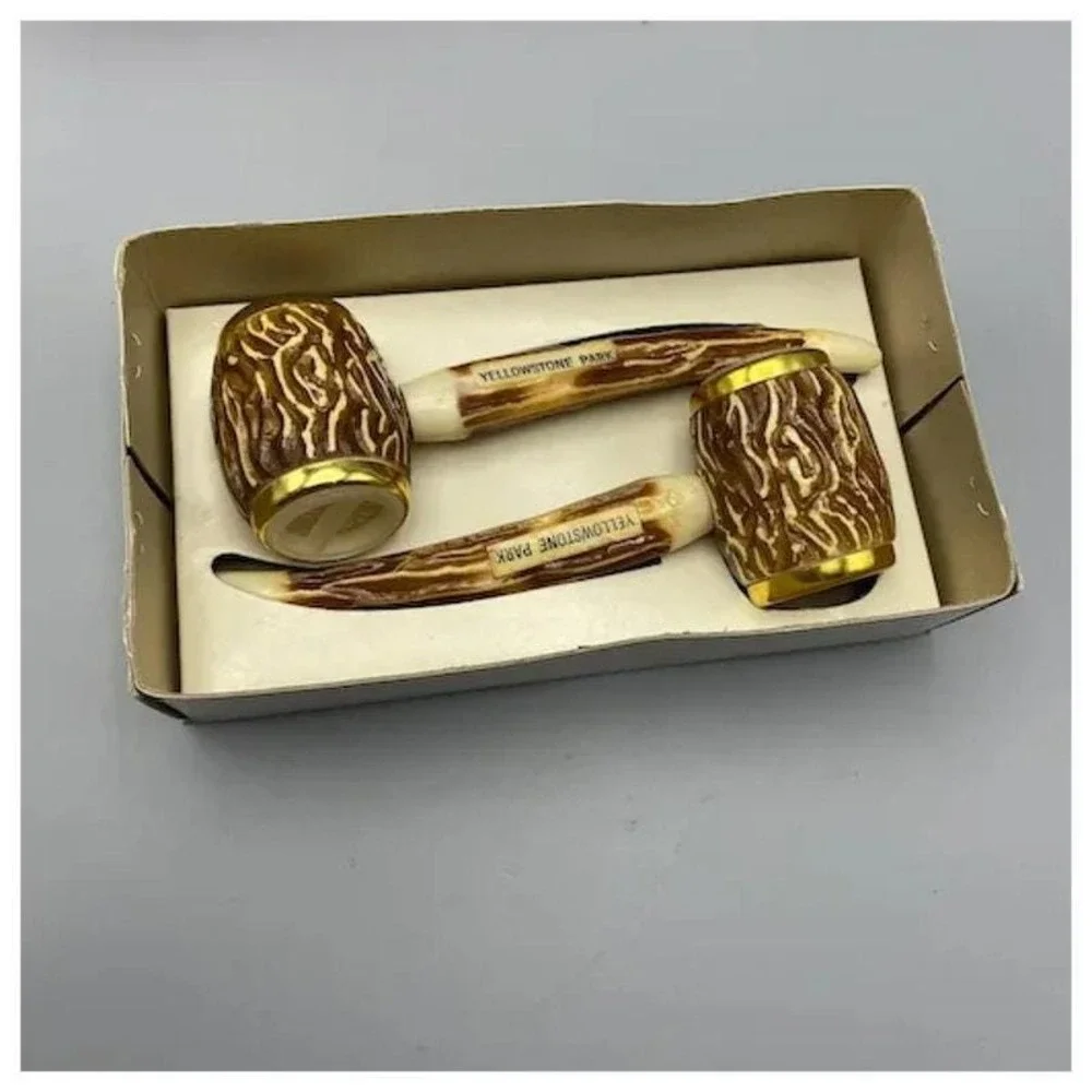 Vintage YELLOWSTONE PARK Simulated Stag Horn Salt‎ and Pepper Shaker Set